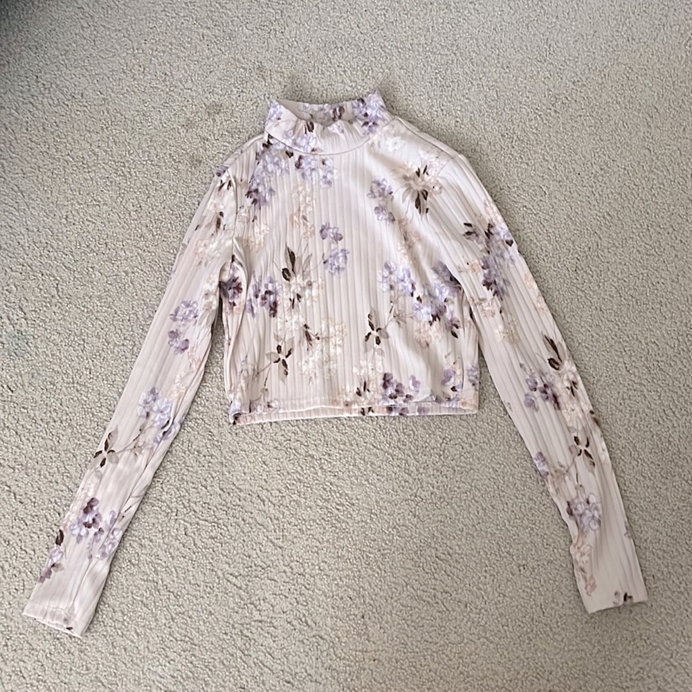 Flower Crop Top with Long Sleeves